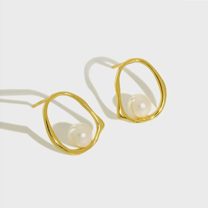 Geometric Ring Shell Pearl Earrings (Color: Gold)