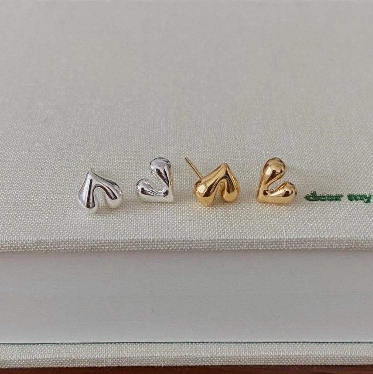 Love Heart Stud Earrings D427